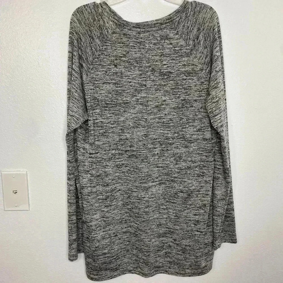 Banana Republic Heather Gray Soft Long Sleeve V Neck Top - Picture 5 of 7